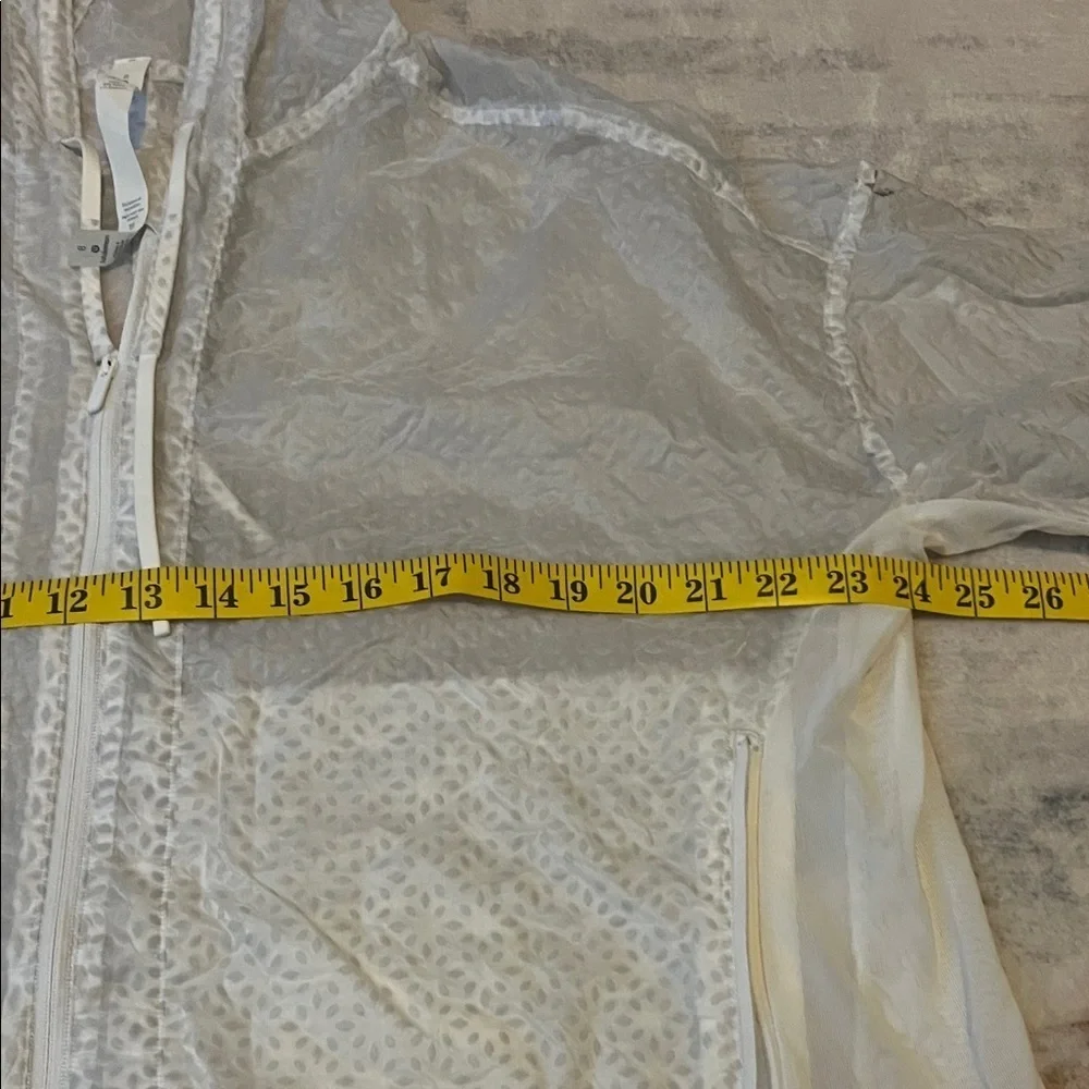 (334)Lululemon White Sheer Joy Hooded Jacket
